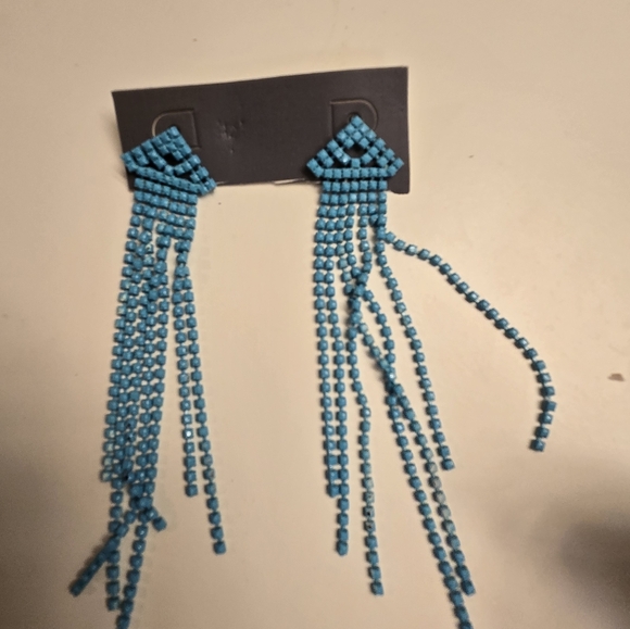 Des boucles d'oreille bleu turquoise - Picture 4 of 5